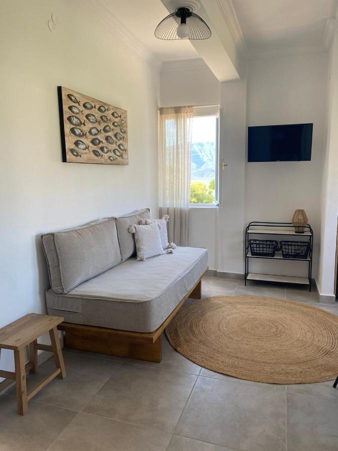 Thassa Beach Apartment No1 Leonidio Ngoại thất bức ảnh